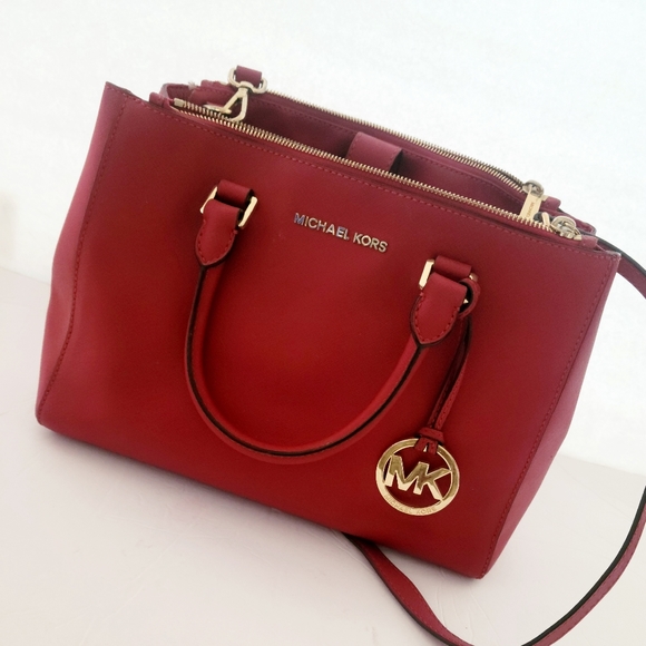 Michael Kors Sutton Medium Bag - Picture 2 of 12